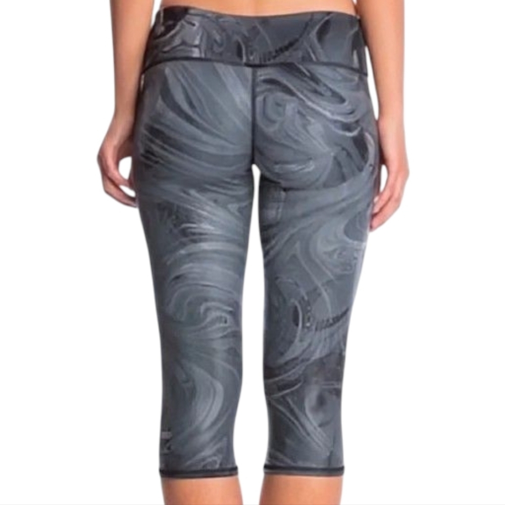 ALO Airbrush Crop Leggings Women Medium Black Grey Marble Print